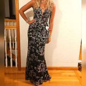 *SOLD* Mac duggal embellished plunge neck gown